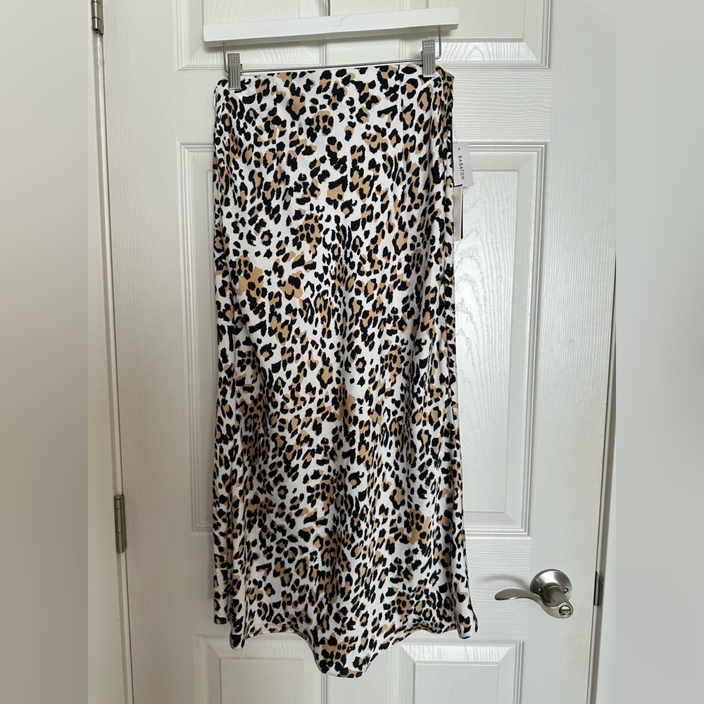Aritzia Babaton Leopard skirt